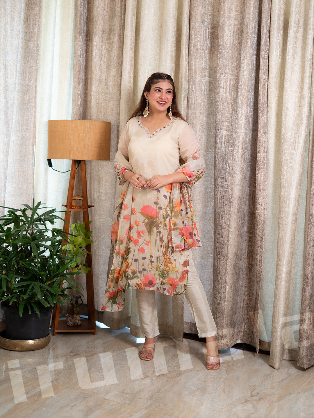 Off-White Kurti Pant Set With Floral Print & Dupatta