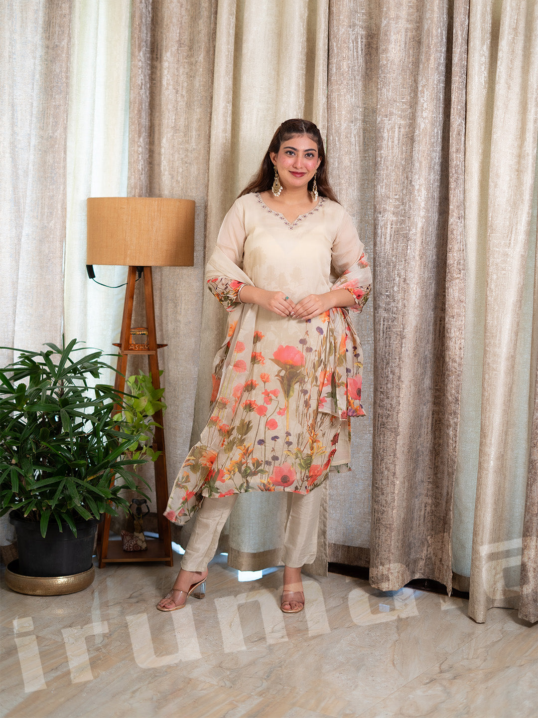 Off-White Kurti Pant Set With Floral Print & Dupatta