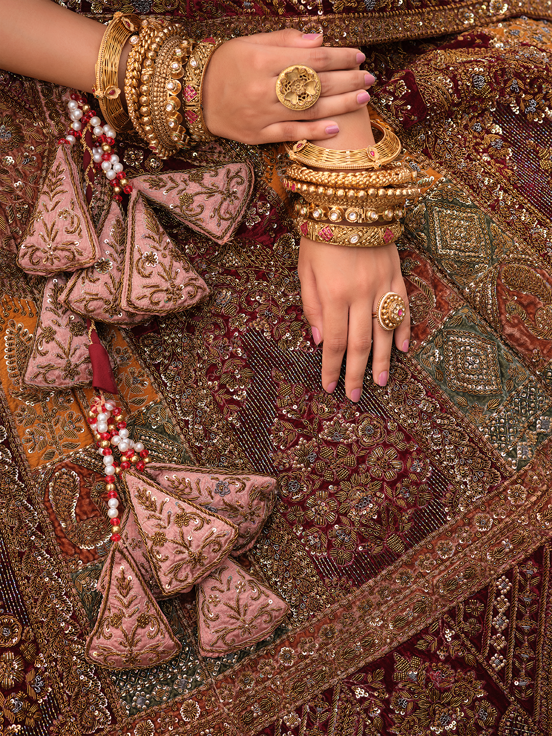 Bridal Chura In Lakh With Name And Photo | #weddingchura  #BestBridalBangleSet #bridalchura The best Personalised bridal bangle set  ever Churi set design for Lehenga chudi set for suit salwar... | By Taj